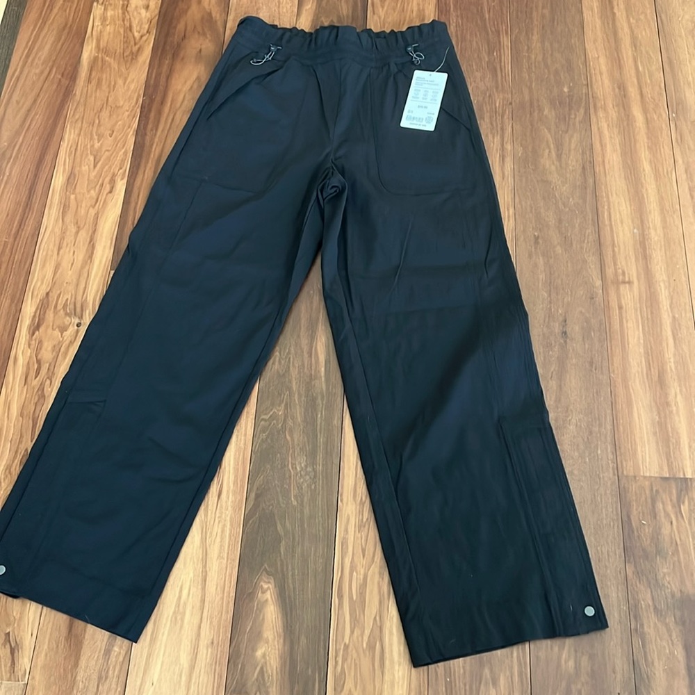 Athleta Trekki Parachute pant black size 10 NWT